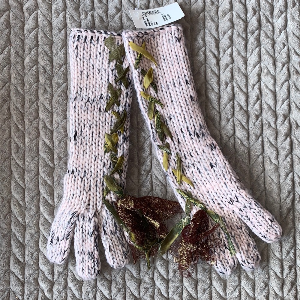 Beautiful Gloves from Saks 5th Avenue